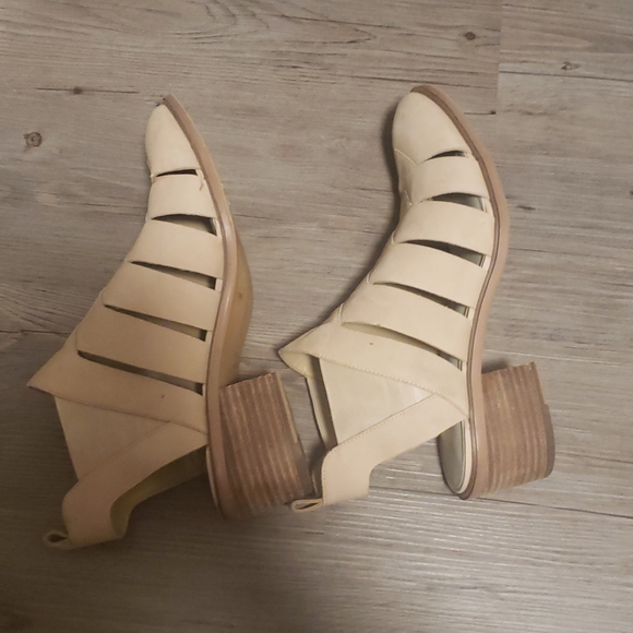 1. State booties - Picture 2 of 5